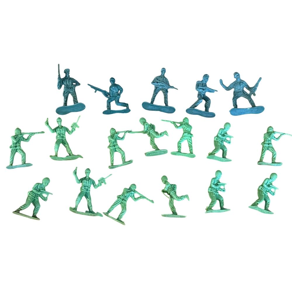 Army Men Lot of 18 Greenbrier light and dark green action pose figures bundle